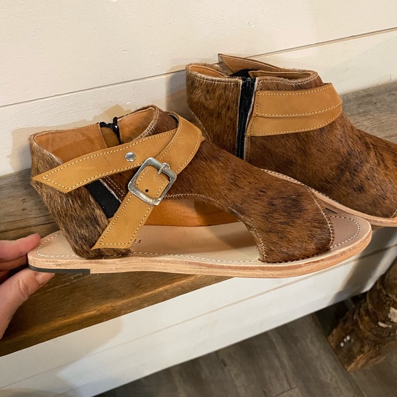 Agave Sky | Amber Brown + Black Brindle Cowhide Sandal | NWT - Picture 5 of 7